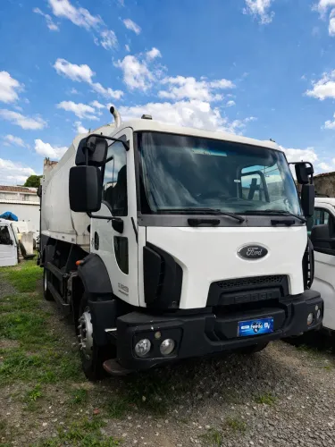 Caminhão Compactador Ford 1723 2017