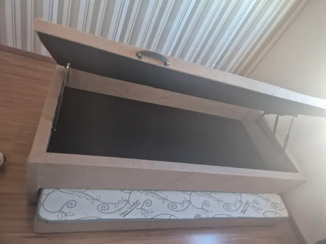 Cama box solteiro com colchão embutido na parte inferior 