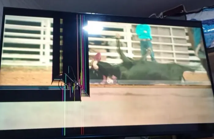 Smart tv 50" tela trincada