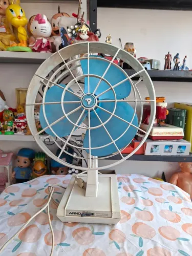 Ventilador arno antigo (funciona porém está andando rsrs) 110v