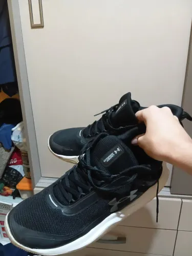 Tenis Under Armour Swish
