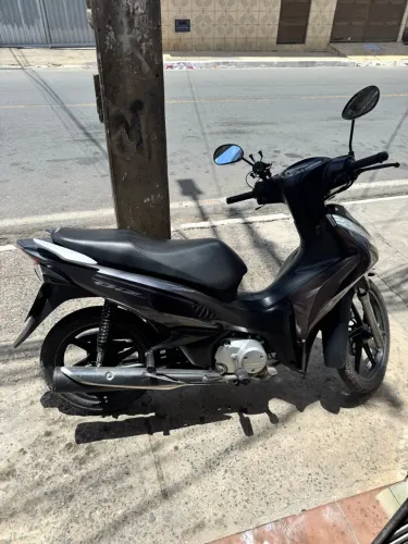 Moto muito conservada pra vender logo