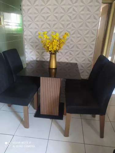 Vendo conjunto de mesa com 4 cadeiras (semi nova)