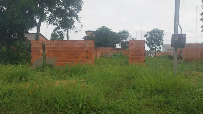 VENDO LOTE COM CONSTRUÇÃO INICIADA 2 QT 1 BANHEIRO SALA COZINHA AMERICANA 