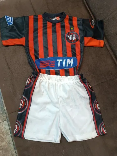 Conjunto infantil atlético número 2.