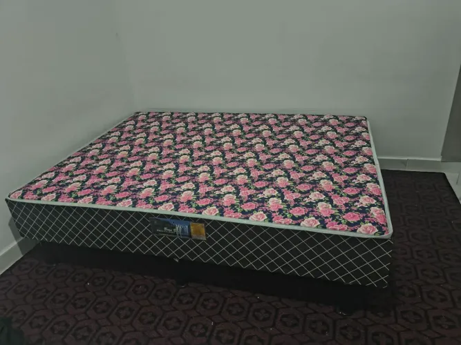 Cama e colchão casal