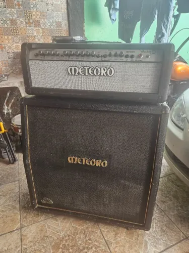 OoAmplificador de Guitarra Meteoro Wector III + Gabinete Meteoro Jaguar 4x12