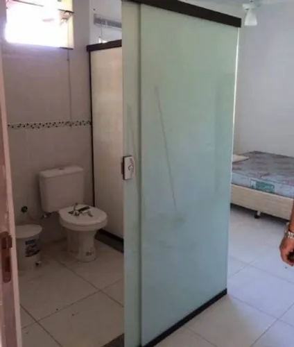 ADESIVO EM BOX DE BANHEIRO E VIDROS EM GERAL