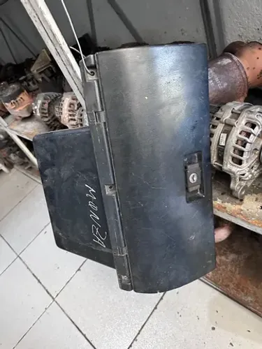 Porta luvas monza tubarão usado 