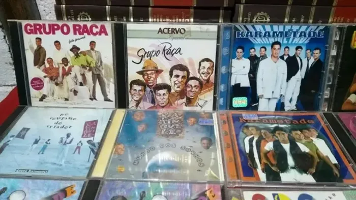Lote com 27 CDS de samba e pagode anos 90 - vários / inclusive alguns raros 