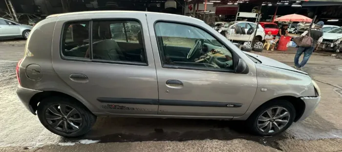 Renault Clio para venda de peças! SR Peças usadas!