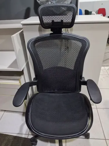 Cadeira Presidente Flextropic com Encosto de Malha