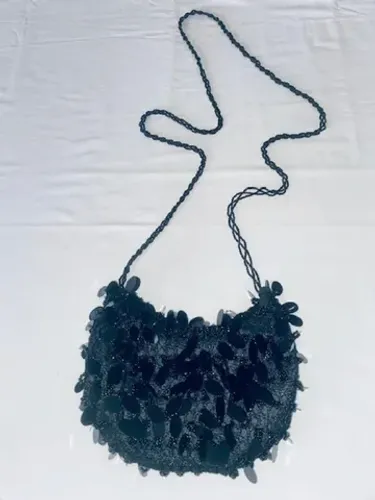 Bolsinha para Festa com elementos brilhantes, preta com alça 