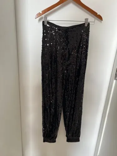 Calça feminina Preta em paete