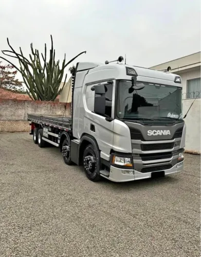 Scania P 320  Carroceria 