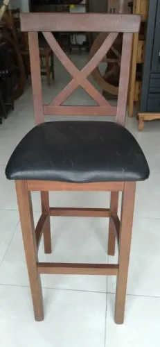Banqueta de Madeira, com almofada em Corino peça unica