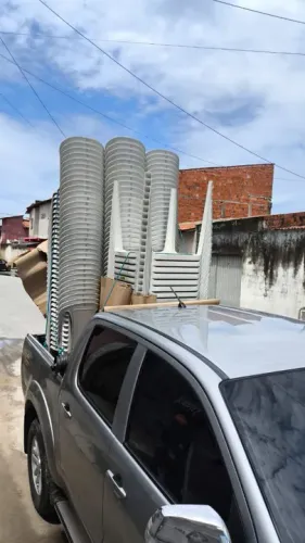 Cadeiras e mesas de plástico 