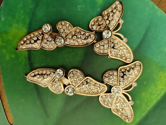 Aplique de borboleta com strass