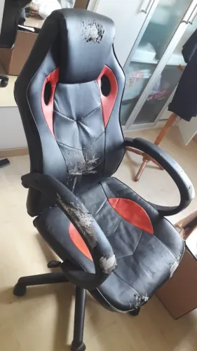 Cadeira gamer ergonômica com rodinhas usada