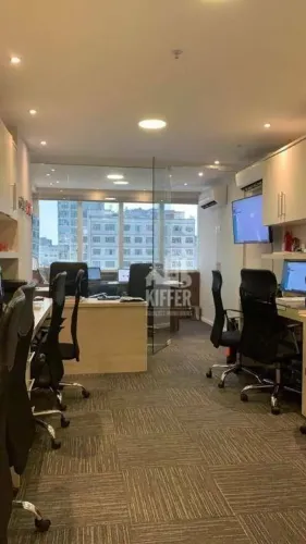 Sala Comercial Reformada no Centro de Niterói Pronta para Uso