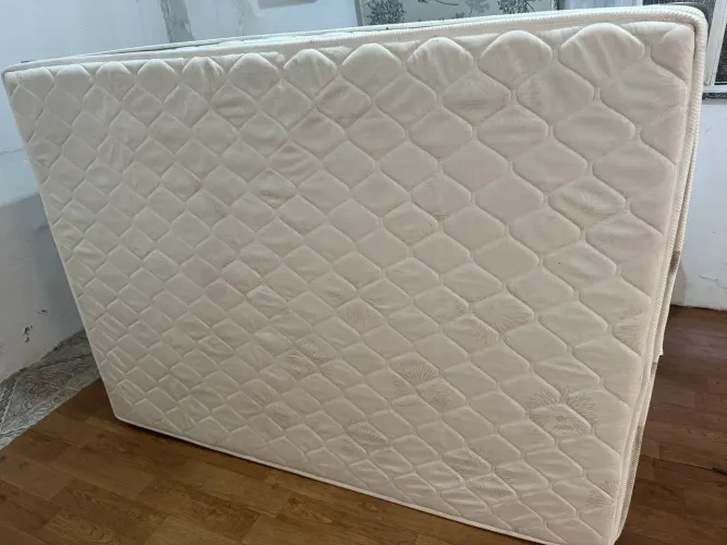 Cama casal semi nova