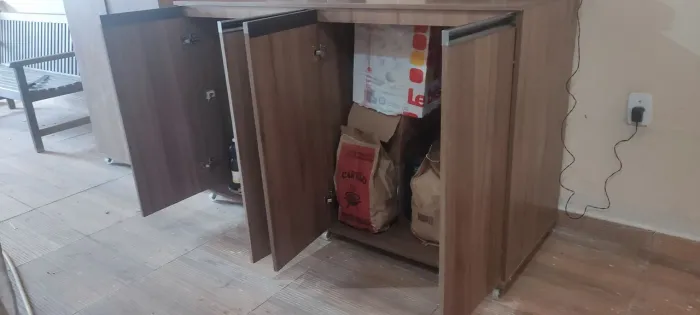 Armário de escritório ou multiuso com portas