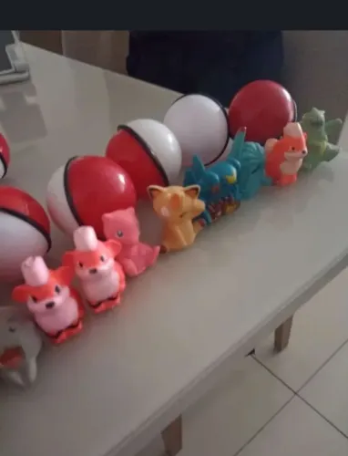 Coleção de Miniaturas Pokémon e Pokébolas