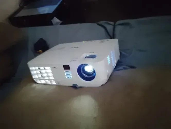 Projetor Nec NP-V260X + Cabo HDMI 5m