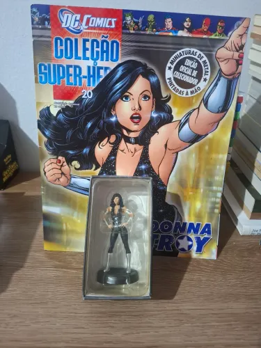 Estátua Donna Troy Eaglemoss