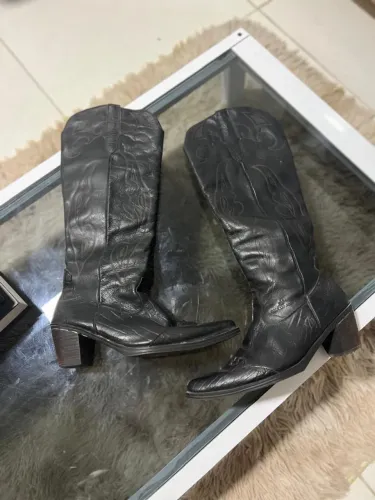 Botas country pretas de couro