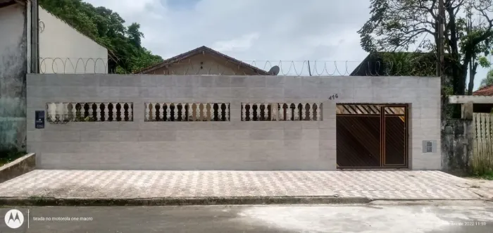 Casa com piscina na Praia Grande pra temporada .  Aproveita o feriado!