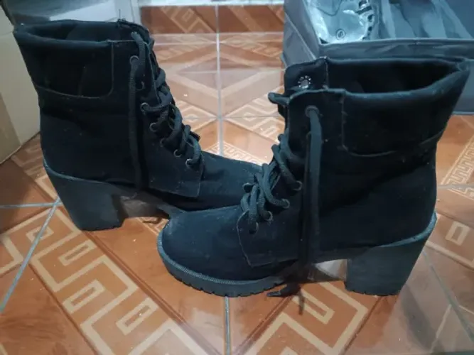 Bota camurça preta