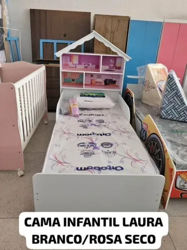 Cama infantil Laura Branco/Rosa Seco, estilo casa de bonecas, ideal para decorar o quarto 