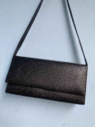 Bolsa de Ombro Feminina Preta de Couro Vintage  