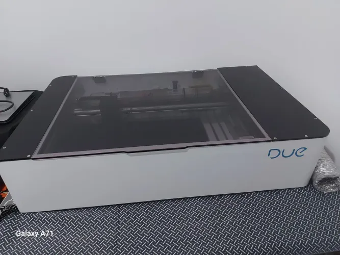 Máquina de Corte e Gravação a Laser DUE