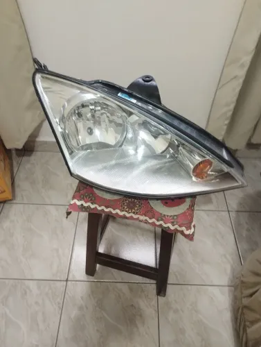 Farol Ford Focus 2008 modelo 2009 lado direito em excelente estado