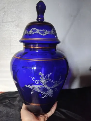 Bomboniere grandona Azul Cobalto com Detalhes Dourados.