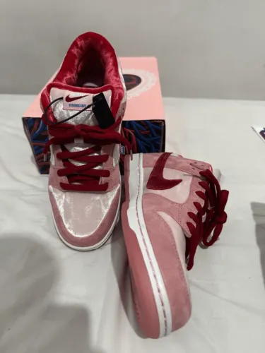 Tênis Nike SB Dunk Low Strangelove
