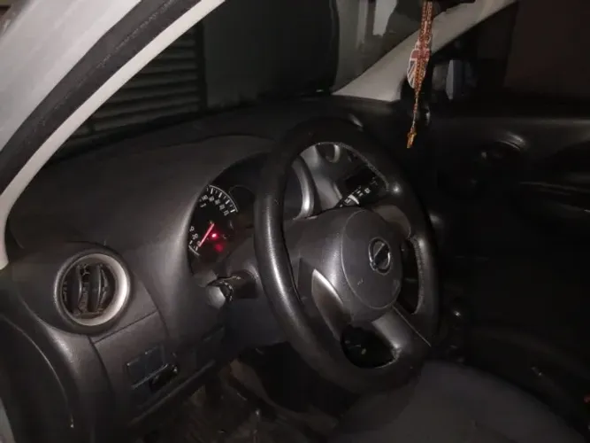 Nissan March 1.0 16V Flex Fuel 5P 2012