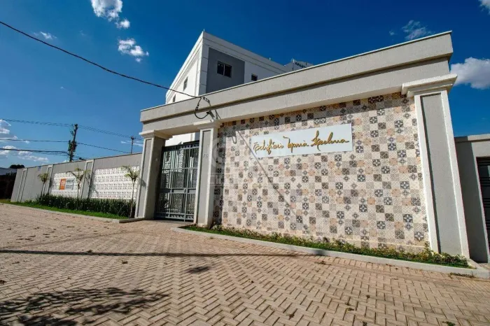 Apartamento com dois quartos no Condomínio Residencial Maria Helena