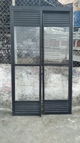 Porta de alumínio em perfeito estado