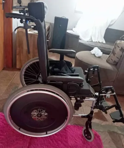 Cadeira de Rodas Confortável e Funcional