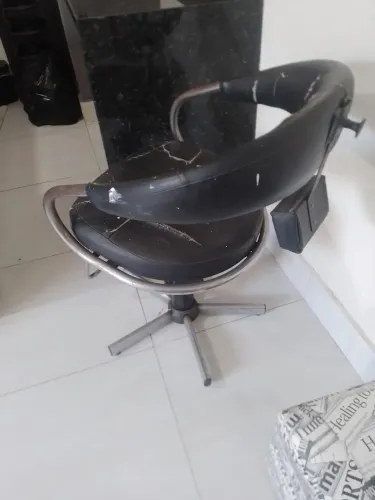 Vendo cadeira de salão para barbeiros e cabelereiros