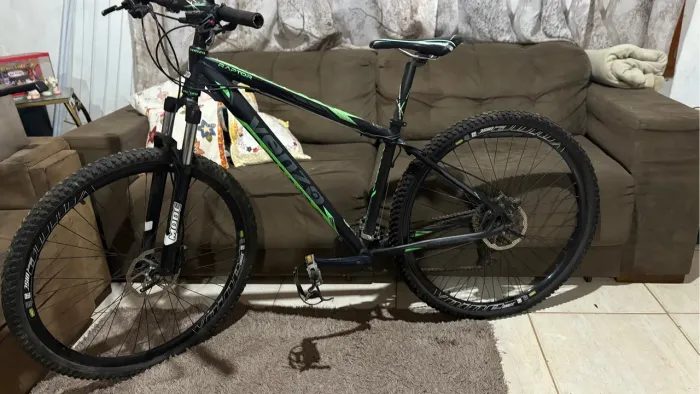 Bicicleta Venzo Raptor Aro 29 - 27 Marchas com Freio a Disco Hidráulico