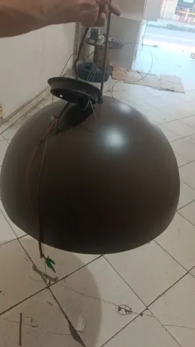 Lustre moderno em formato de globo
