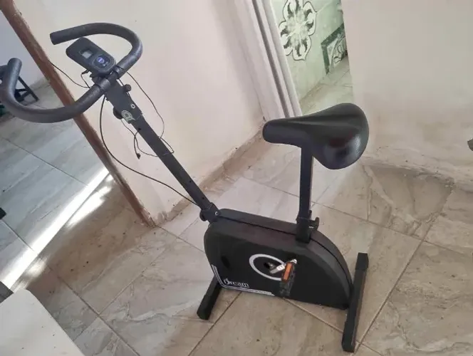 BICICLETA ERGOMÉTRICA (SEMI NOVA) USADA 5 VEZES DA MARCA DREAMS