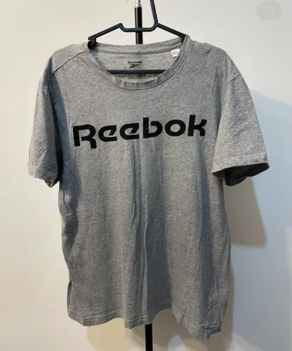 Camiseta Reebok Cinza