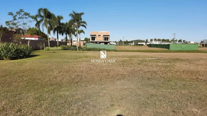 Terreno à venda em Condomínio Fechado em Torres!