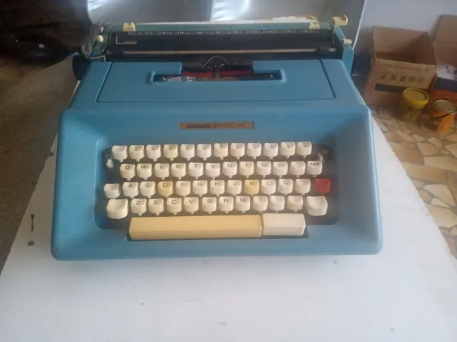 Máquina de escrever Studio 46