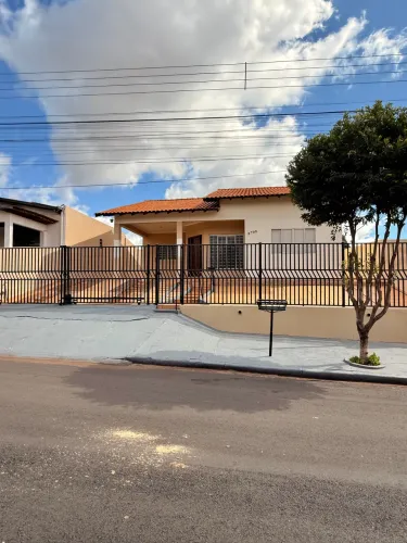 Vendo casa na região central de Paranavaí
